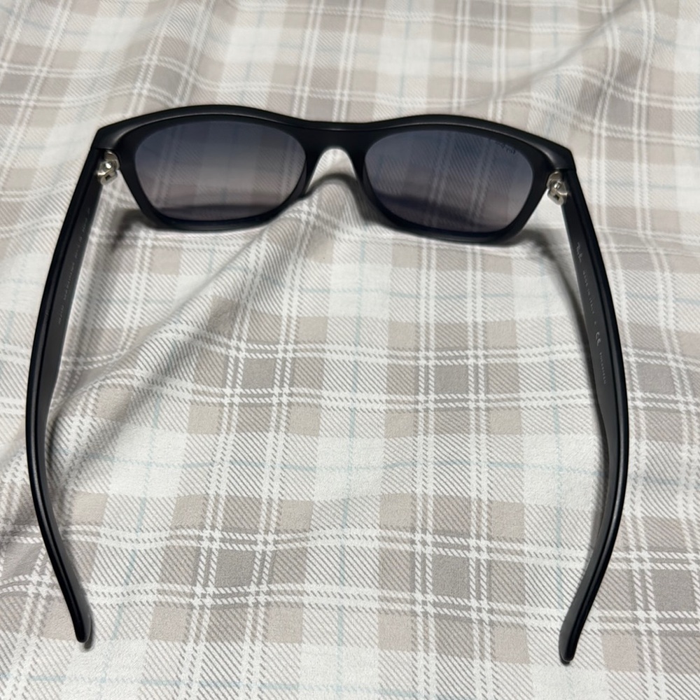 Ray-Ban Classic Black Sunglasses with Case - Picture 4 of 5